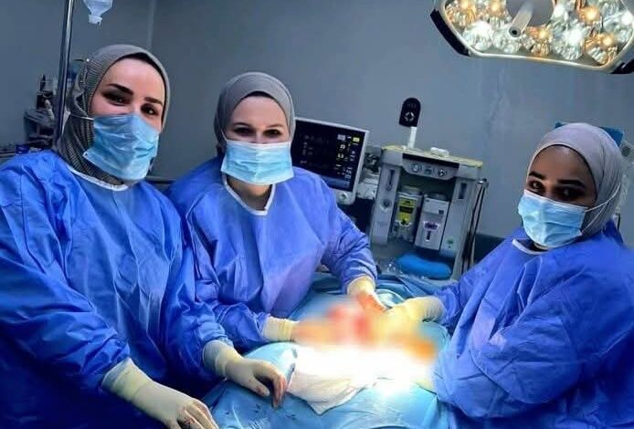 تدريسية في كلية طب المستنصرية تنجح في اجراء عملية لرفع كيس مبيضي معقّد لمريضة في مستشفى اليرموك التعليمي