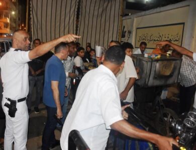 أسوان : لاشين يقود حملة لإزالة 350 حالة إشغال بالسوق السياحى والشوارع الجانبية الملحقة به