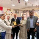 *تيتان مصر تكرّم مديرة مدرسة "وادي القمر" لفوز المدرسة بالمركز الأول على مستوى المحافظة في الخدمات العامة