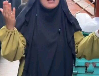 شاهد.. سمر نديم تضحي علي روح والدها وتهدي الأسر الفقيرة العديد من مستلزمات المعيشه