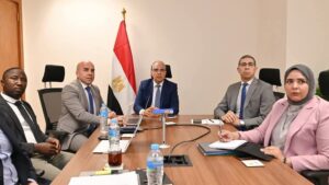 ” التحلية للإنتاج كثيف الغذاء “محور لقاء وزير الري وباحثون بالجامعة الأمريكية