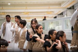 مشاركة ذوي شهداء الواجب في مراسم تغيير ⁧كسوة الكعبة المشرفة