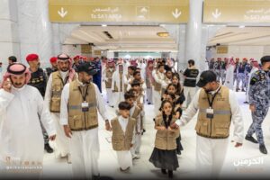 مشاركة ذوي شهداء الواجب في مراسم تغيير كسوة الكعبة المشرفة