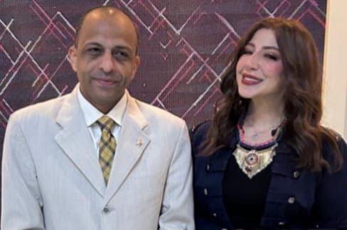 الإعلامية دينا إبراهيم تروج للمتحف المصري الكبير من خلال برنامجها أنا والواقع
