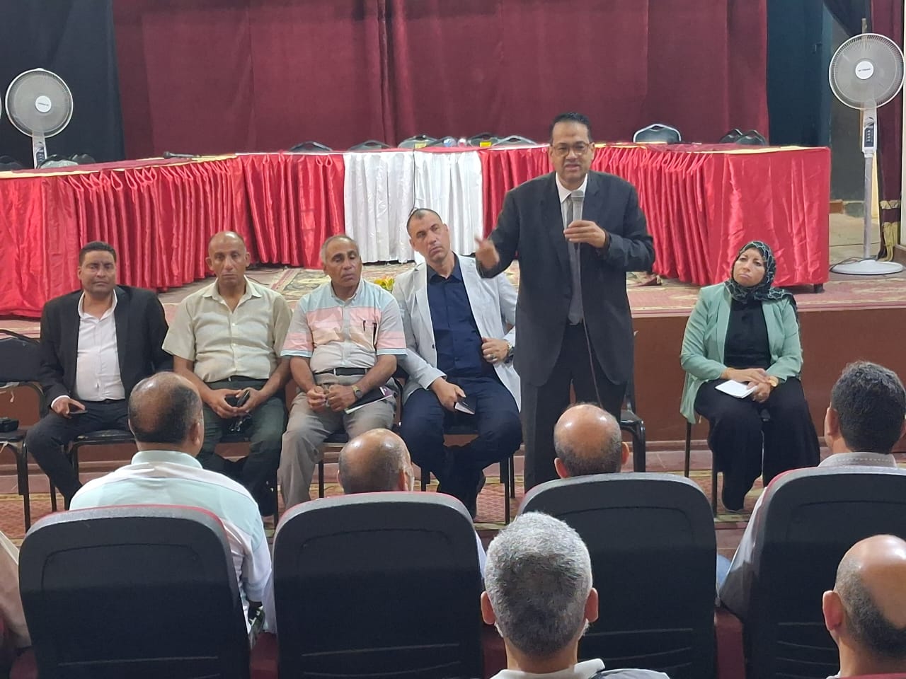 ناصر حسن يجتمع برؤساء لجان الثانويه العامه بالغربية