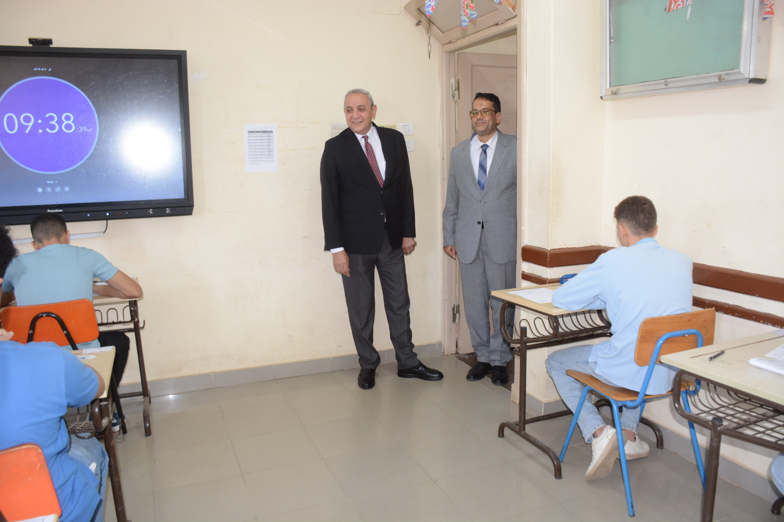 محافظ الغربية يتفقد لجان امتحانات الثانوية