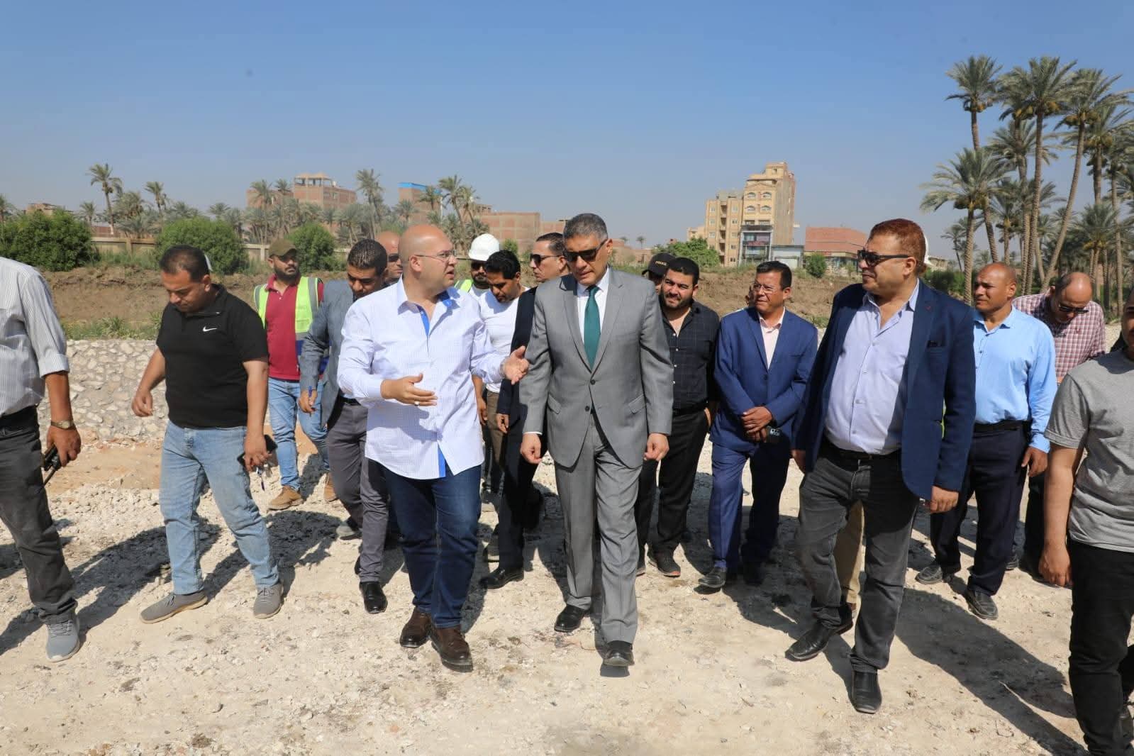 محافظ الجيزة يتفقد كوبري مزلقان أبو النمرس وطريق جسر المنوات والحوامدية
