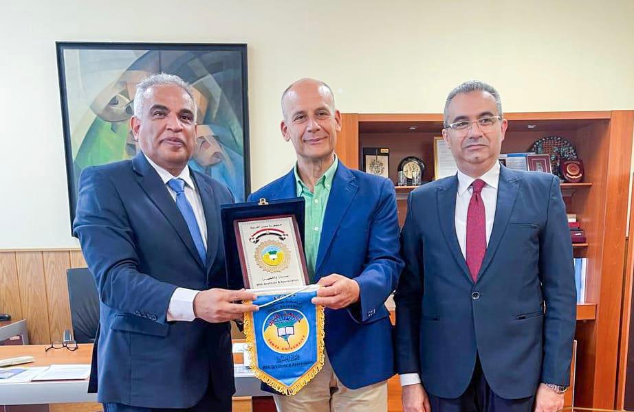 رئيس جامعة طنطا يلتقي بنائب رئيس جامعة كانتابريا للعلاقات الدولية