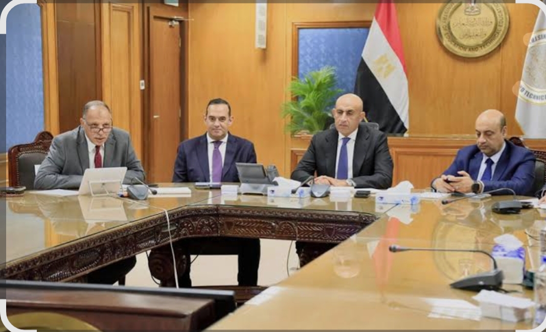 ارتياح نسبي يسود الأجواء عقب خروج طلاب الثانوية العامة من لجان اللغة العربية ،،
