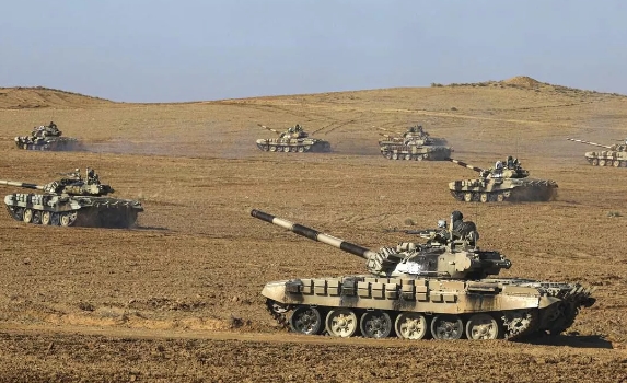 الرئيس ترامب أمر بتجميد أو وقف خطط الهجوم المشترك مع إسرائيل على إيران”.