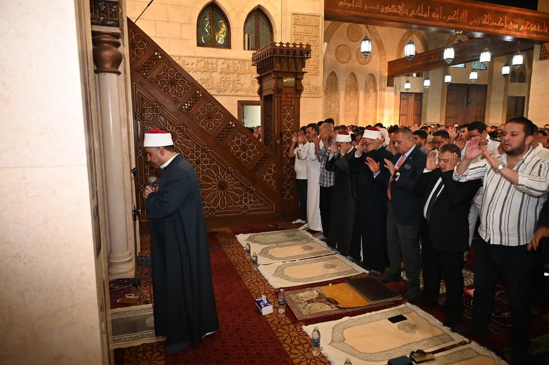 محافظ جنوب سيناء يؤدي صلاة عيد الأضحى المبارك بمسجد المصطفى بشرم الشيخ