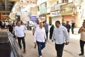 محافظ أسيوط يتفقد أعمال تطوير شارع التحكم المركزي ويوجه بإنشاء منافذ بيع منظمة للمواطنين