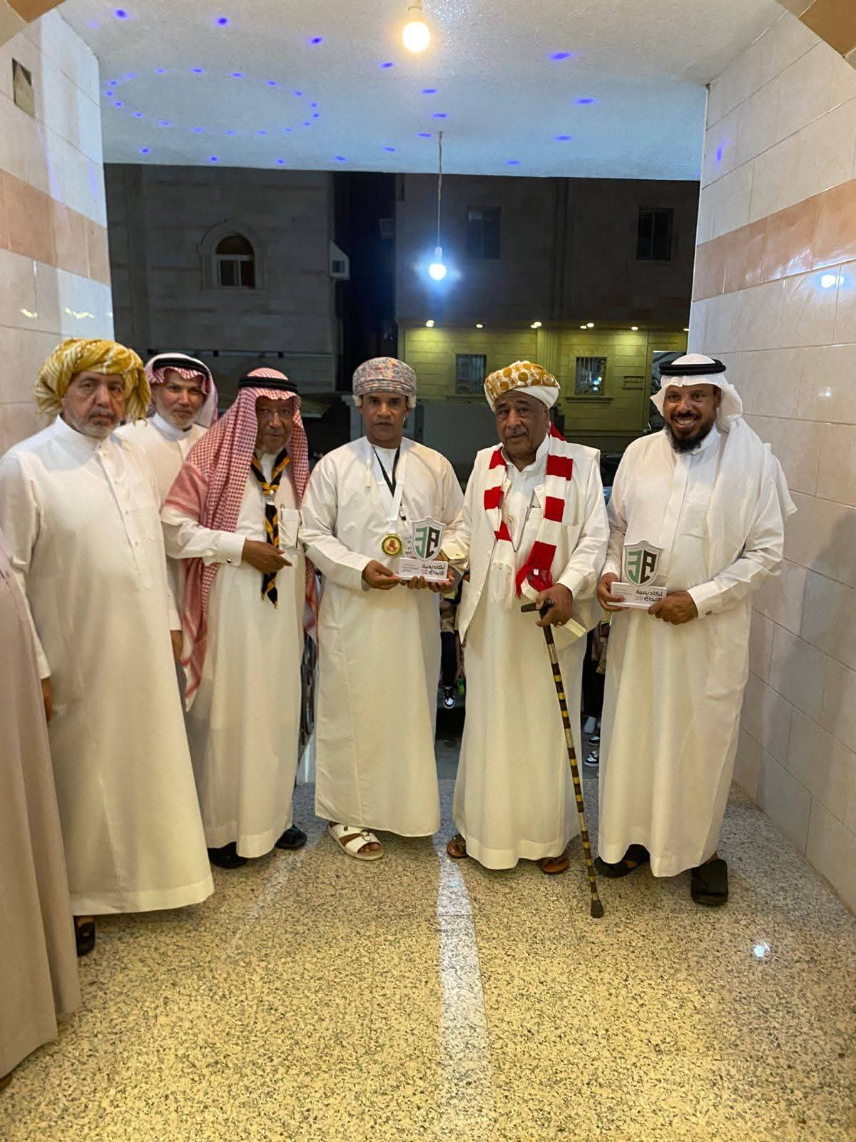 الوفد الرياضي العماني يكرم البركاتي