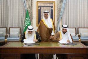 نيابة عن خادم الحرمين الشريفين نائب أمير منطقة مكة،يشهد توقيع محاضر تسليم كسوة الكعبة المشرفة
