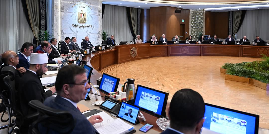 وزير قطاع الأعمال العام يستعرض الموقف التنفيذي لمشروع تطوير شركات الغزل والنسيج