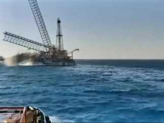 وفاة 4 ونجاة 21 والبحث عن 6 مفقودين في غرق حفار بالبحر الأحمر