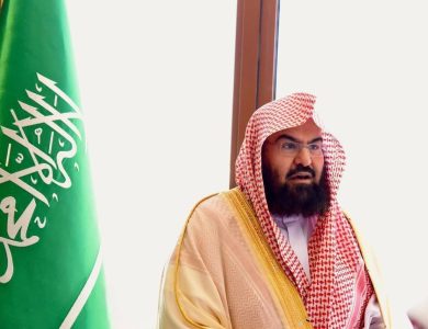 السديس يزور سماحة الشيخ العباد بالمدينة المنورة ويوجه بجمع ونشر دروسه العلمية