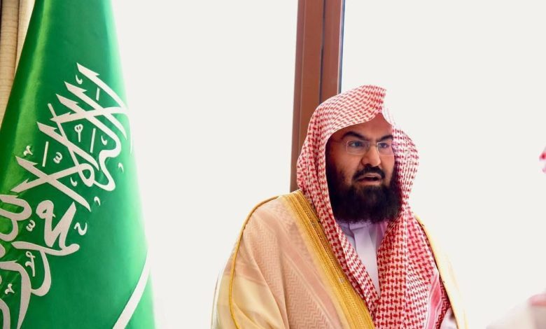 السديس يزور سماحة الشيخ العباد بالمدينة المنورة ويوجه بجمع ونشر دروسه العلمية