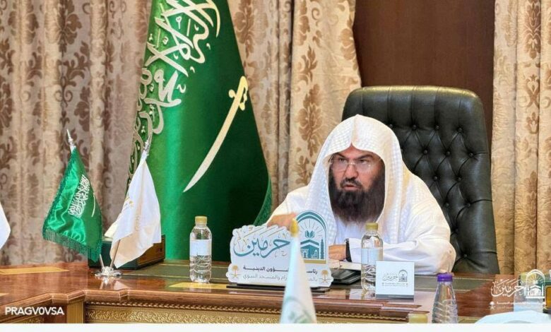إنعقاد المجلس الأول لحلقات القرآن الكريم بالمسجد النبوي برئاسة السديس منصور نظام الدين: المدينة المنورة:-