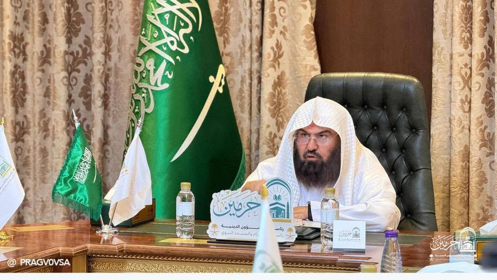 إنعقاد المجلس الأول لحلقات القرآن الكريم بالمسجد النبوي برئاسة السديس منصور نظام الدين: المدينة المنورة:-