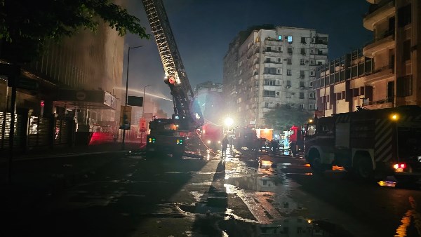 عاجل : تجدد اشتعال النيران في سنترال رمسيس