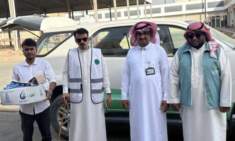 بيئة العرضيات تطلق مبادرة “سقيا المياه الباردة” لمرتادي أسواق النفع العام