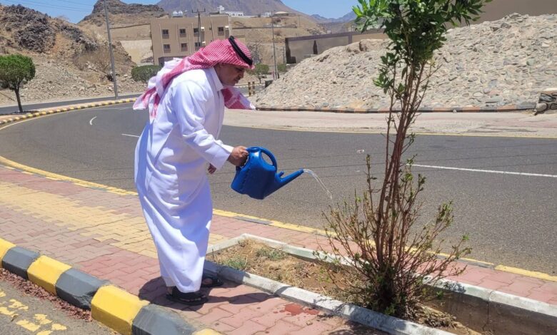 بيئة الكامل تنفذ ثلاث مبادرات لسقيا وتنظيف الحدائق