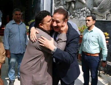 محافظ المنوفية يفي بوعده.. ويسلم ميكروباص جديد لأسرة سائق حادث الإقليمي