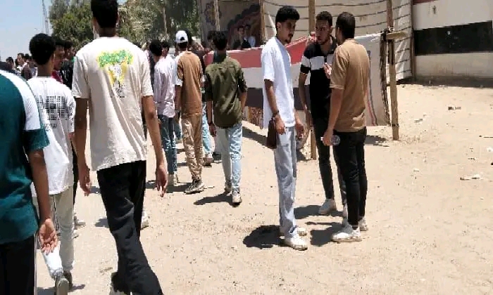 طلاب الثانوية العامة بالفيوم: "الكيمياء تعجيزية والجغرافيا أنقذتنا!"