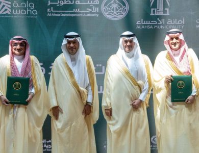محافظ الأحساء يشهد توقيع أمانة الأحساء لعقود استثمارية بقيمة 1.5مليار ريال ومذكرات شراكة في القطاع البلدي ويسلّم الوحدات السكنية