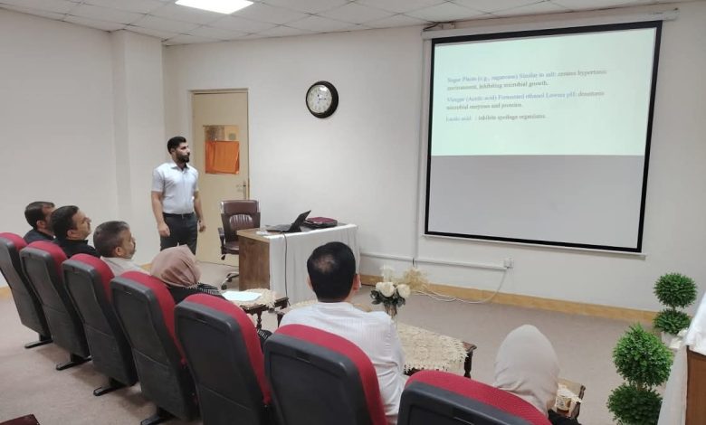 كلية طب المستنصرية تنظم حلقة دراسية عن الجوانب الكيميائية الحيوية للمواد الحافظة للأغذية