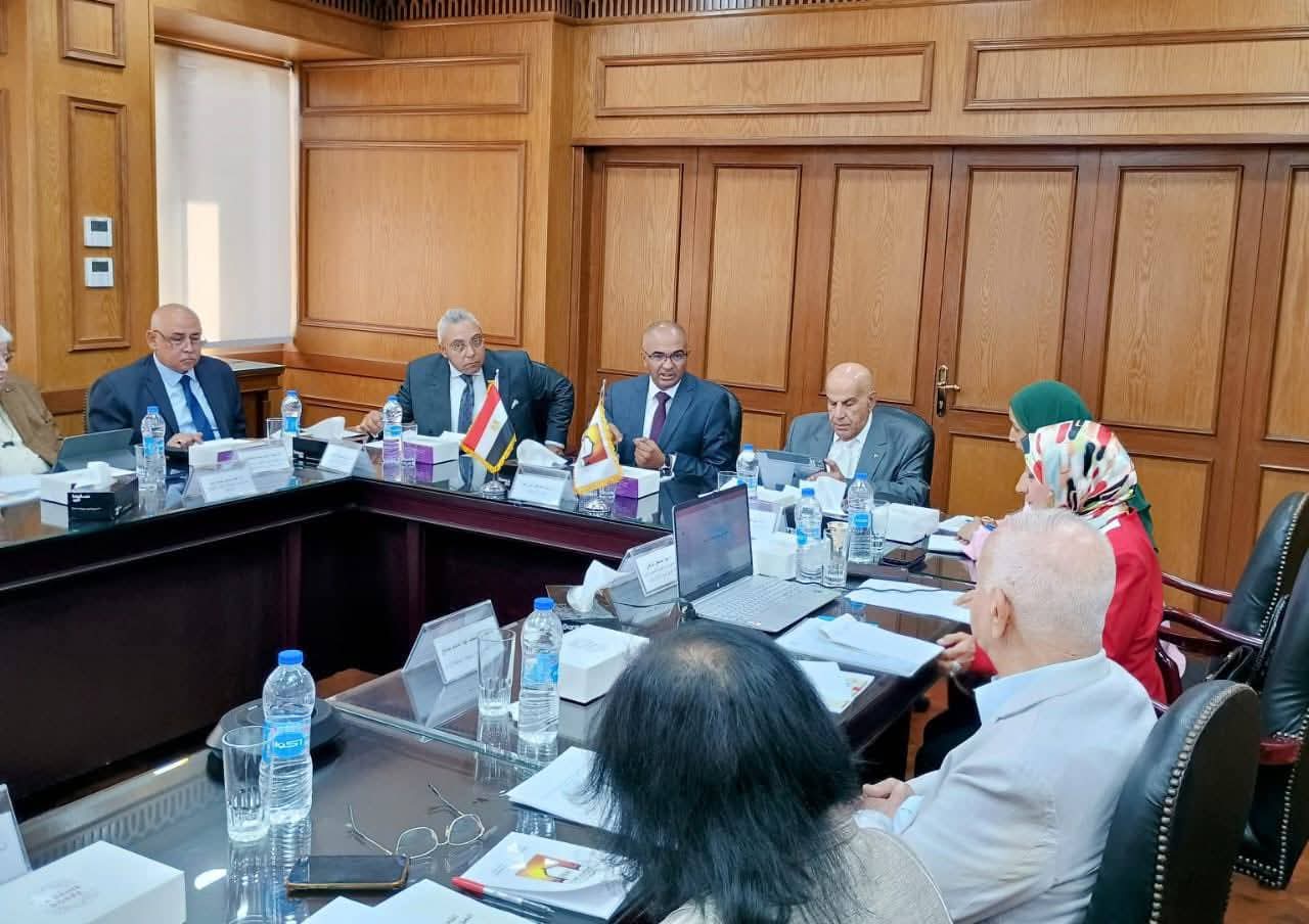 نائب وزير الإسكان يعقد اجتماعًا موسعاً مع اللجنة التنسيقية العليا