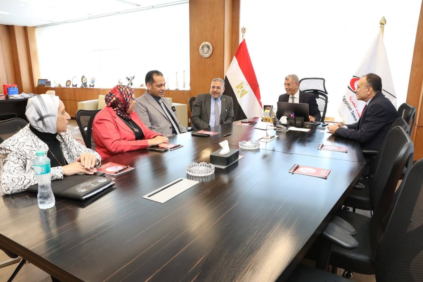 الرئيس التنفيذي لوكالة الفضاء المصرية يستقبل رئيس المركز القومي لبحوث المياه
