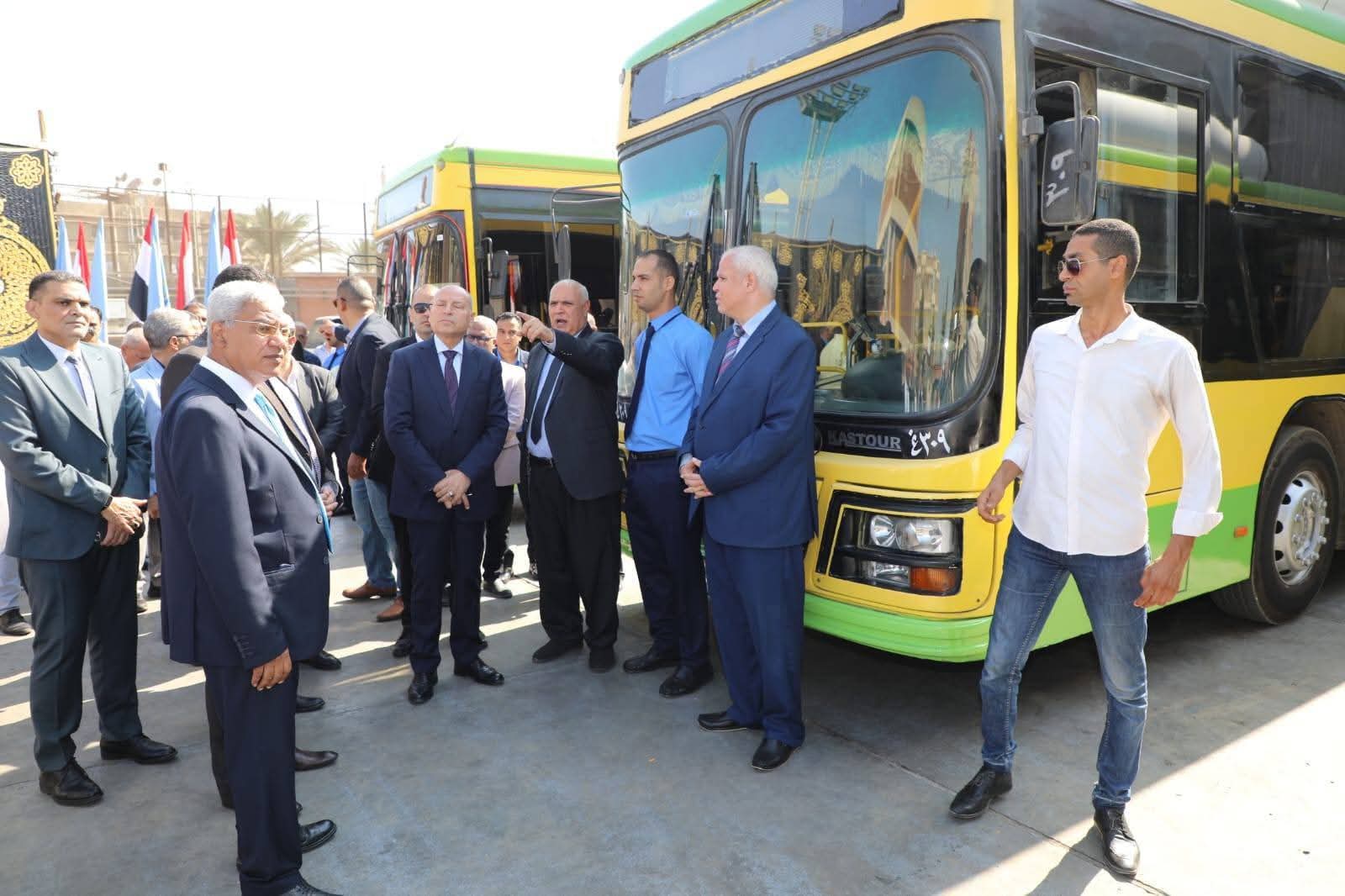محافظ القاهرة يزور هيئة النقل العام لتفقد أعمال التطوير الجارية بها .