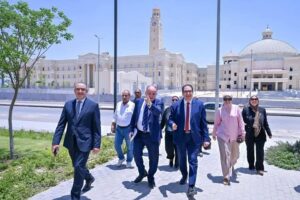 رئيس جامعة القاهرة يتفقد الجامعة الأهلية بأكتوبر ويوجه باستكمال تجهيزاتها النهائية 