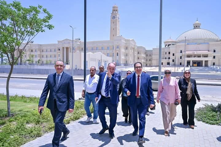 رئيس جامعة القاهرة يتفقد الجامعة الأهلية بأكتوبر ويوجه باستكمال تجهيزاتها النهائية