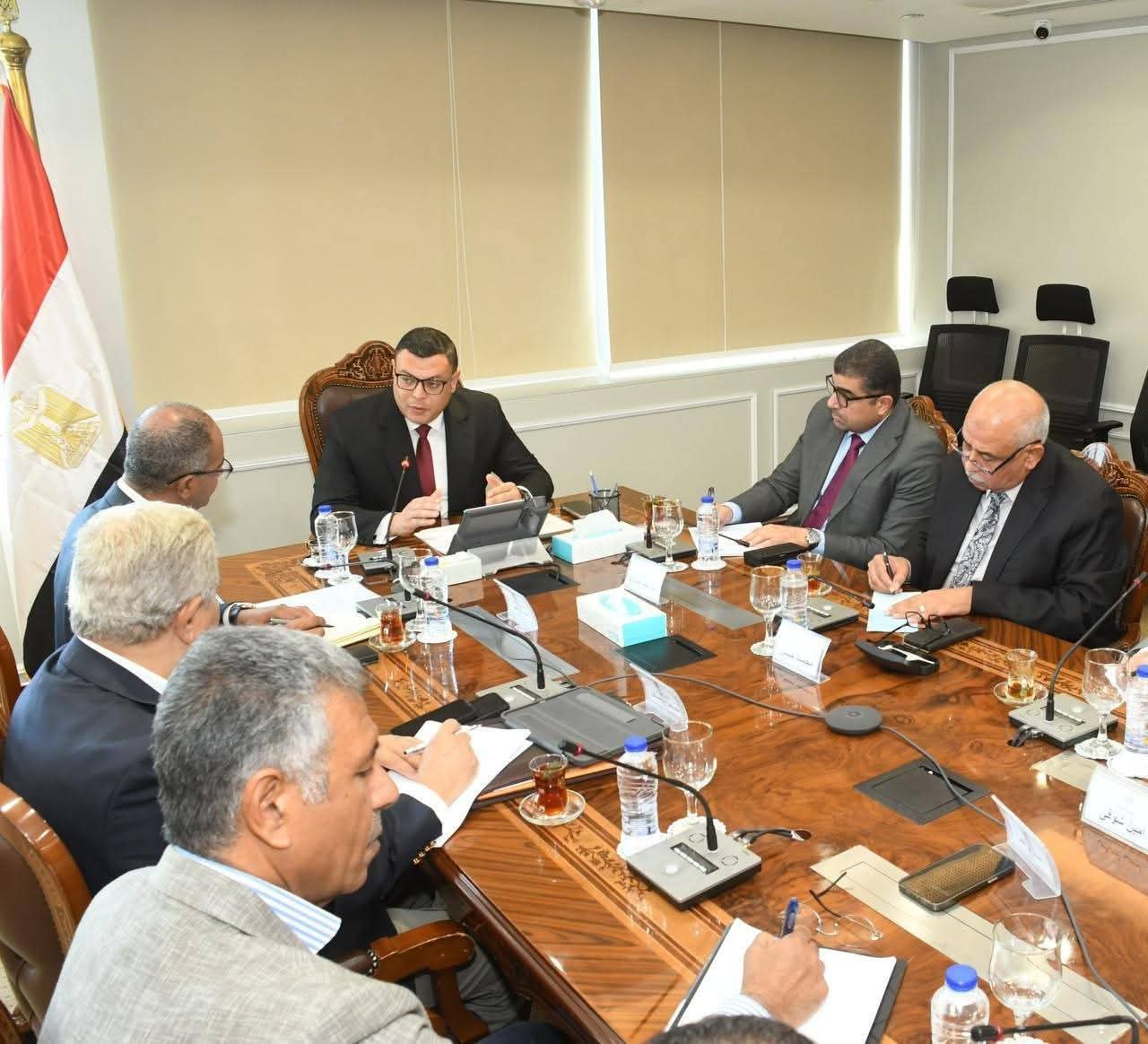 وزير الإسكان يتابع موقف مشروعات مياه الشرب والصرف الصحي بالمدن الجديدة والمحافظات