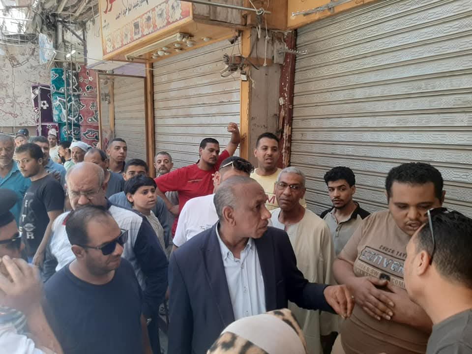 علاء شعراوي يضرب بقوة في القيسارية والعارف: 28 محضرًا وتشميع محلات وضبط 120 إشغال!

سوهاج _البدرى عبدالعال 

في إطار توجيهات اللواء الدكتور عبد الفتاح سراج

محافظ سوهاج، بشأن فرض الانضباط ورفع