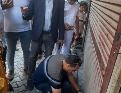 علاء شعراوي يضرب بقوة في القيسارية والعارف: 28 محضرًا وتشميع محلات وضبط 120 إشغال!