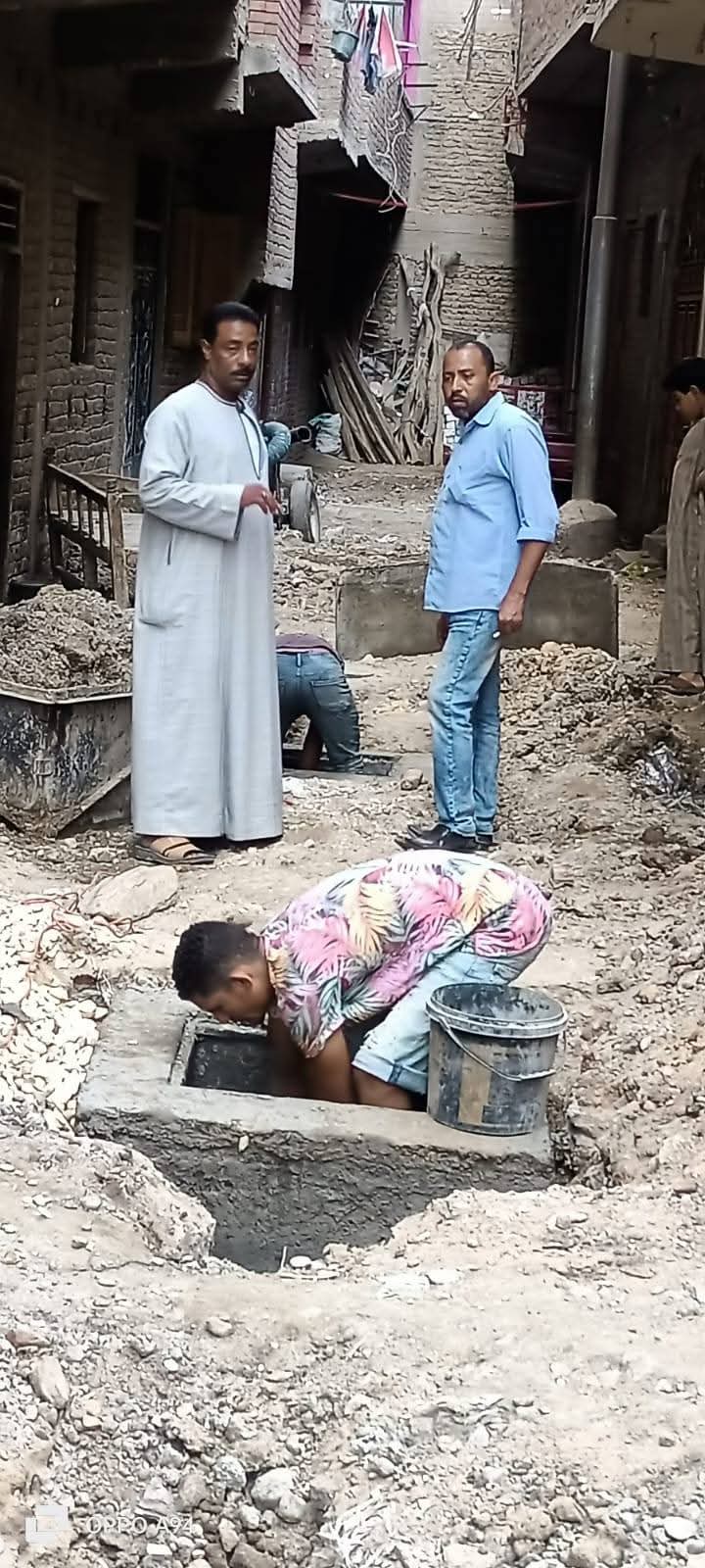 العشري يتابع استمرار العمل في الغرف المنزلية بالعضايمه باسنا جنوب الأقصر 