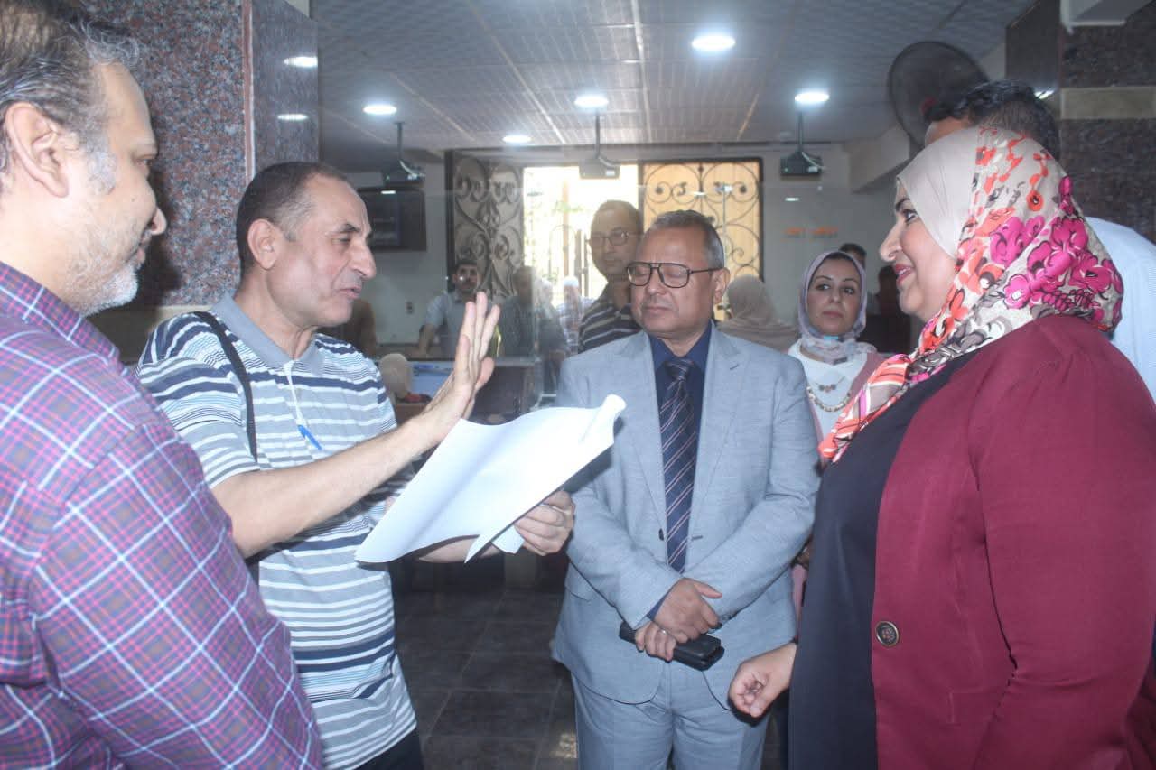 السكرتير العام المساعد يشيد بأداء مركز سوهاج التكنولوجي: "نموذج يُحتذى في خدمة المواطن!"