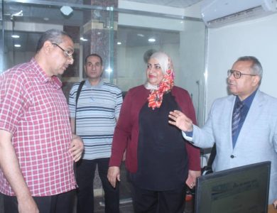 السكرتير العام المساعد يشيد بأداء مركز سوهاج التكنولوجي: "نموذج يُحتذى في خدمة المواطن!"