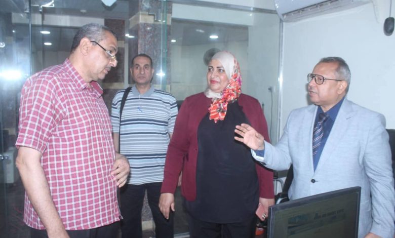 السكرتير العام المساعد يشيد بأداء مركز سوهاج التكنولوجي: "نموذج يُحتذى في خدمة المواطن!"
