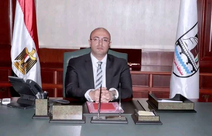 قرارًا بزيادة تعريفة التاكسي المتجهة (فقط) إلى مجمع المواقف أسفل محور عدلي منصور .