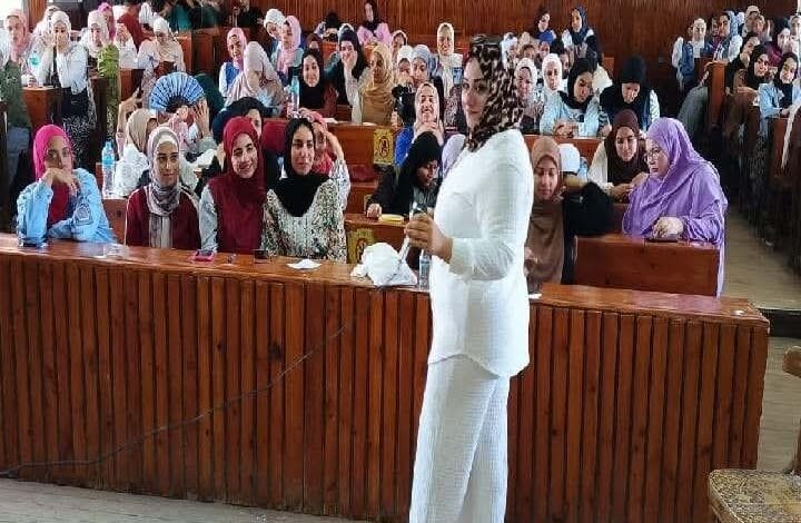 "إيجي جولي" تواصل تدريب طلاب اقتصاد منزلي المنوفية على مهارات اللغة الإنجليزية