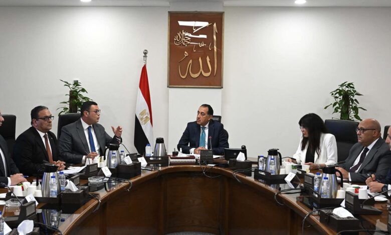 رئيس الوزراء يتابع موقف تسليم الوحدات السكنية للموظفين المنتقلين للعمل بالعاصمة الإدارية الجديدة