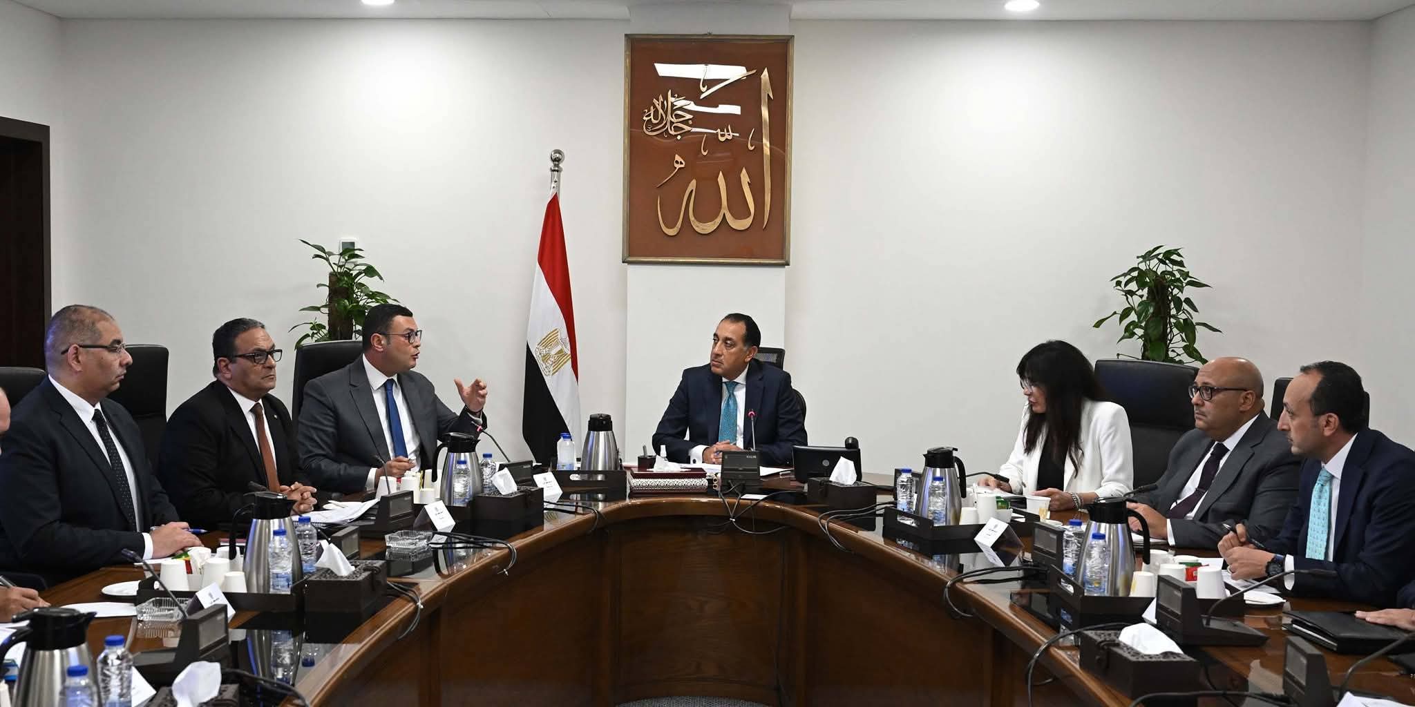 رئيس الوزراء يتابع موقف تسليم الوحدات السكنية للموظفين المنتقلين للعاصمة الإدارية