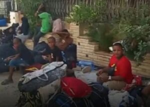 كوز سوداني ينصب علي سودانيين ويجمع ٤ مليون جنيه مصري نظير عودتهم الي أرض الوطن طوعا.