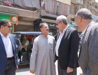 محافظ الغربية في جولة مفاجئة بكفر الزيات يؤكد التصالح والنظافة أولوية.. والخدمة لا بد أن تليق بالمواطن