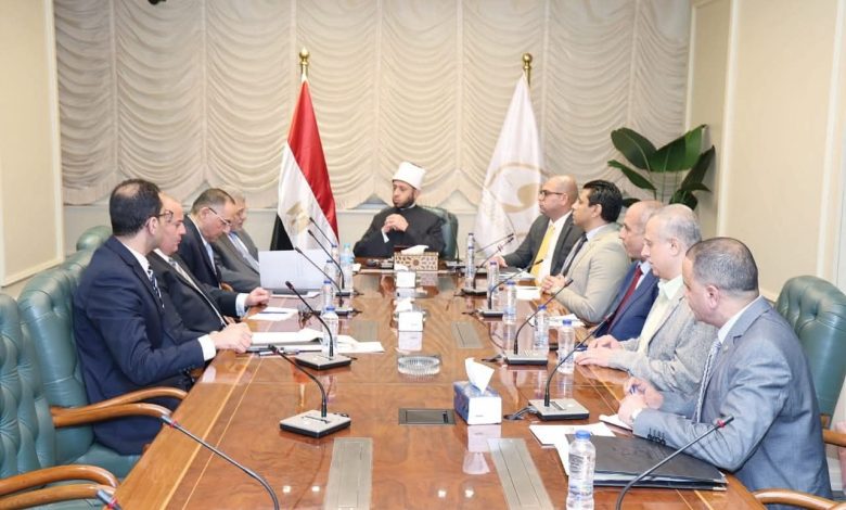 وزير الأوقاف يعقد اجتماعًا مع هيئة الأوقاف لبحث آليات تعظيم الاستفادة من الأعيان الوقفية